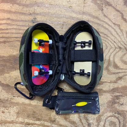 Celebrate Fingerboard taske til 2 skateboards -camouflage